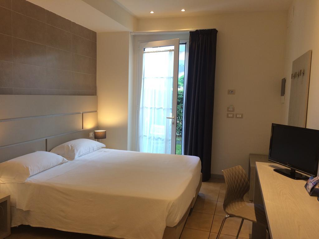 Accademia Hotel Rimini Ngoại thất bức ảnh