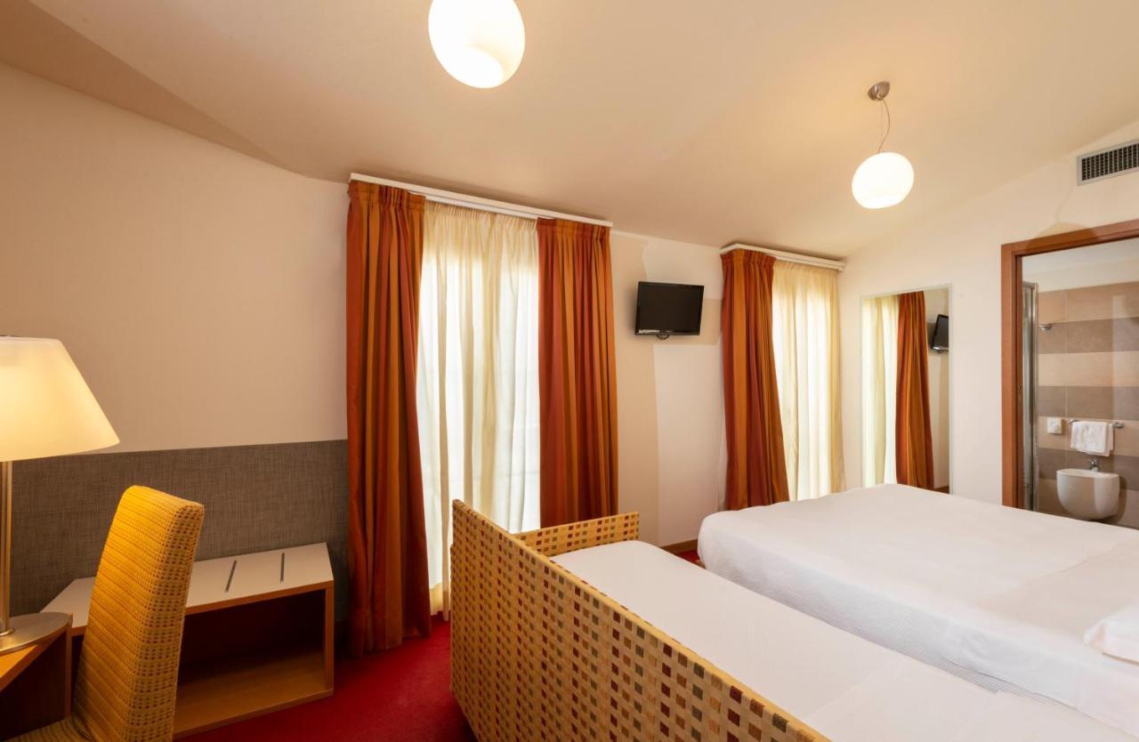 Accademia Hotel Rimini Ngoại thất bức ảnh